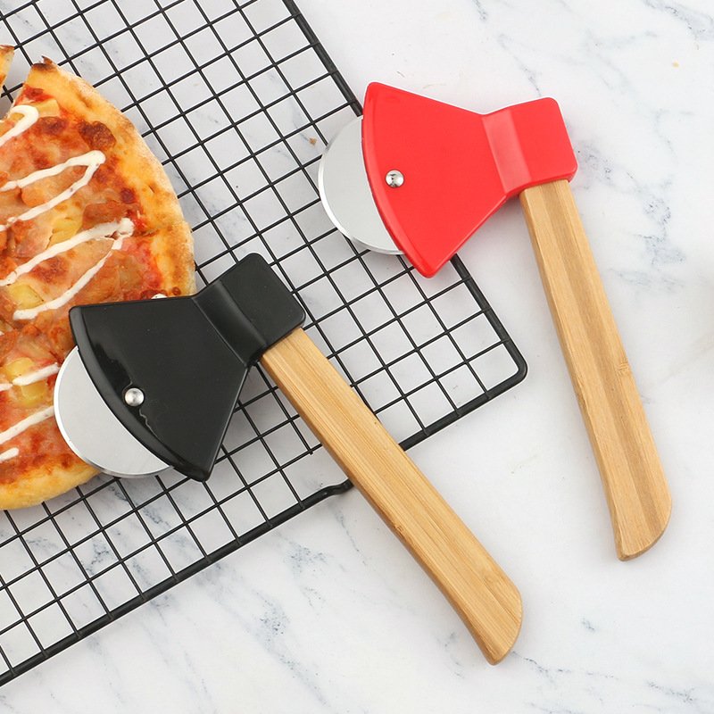 Tagliapizza a Forma di Ascia c - Kitchen Roller Baking recensione e prezzo