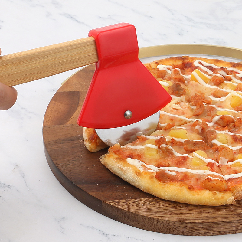 Tagliapizza a Forma di Ascia c - Kitchen Roller Baking recensione e prezzo